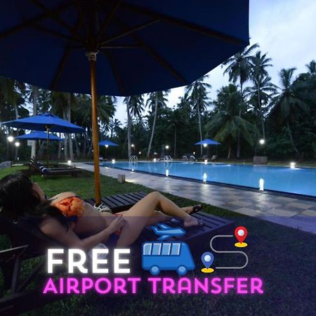 Oreeka - Katunayake Airport Transit Hotels Bagian luar foto