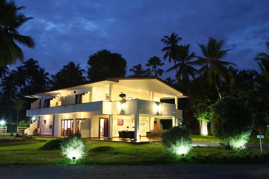 Oreeka - Katunayake Airport Transit Hotels Bagian luar foto