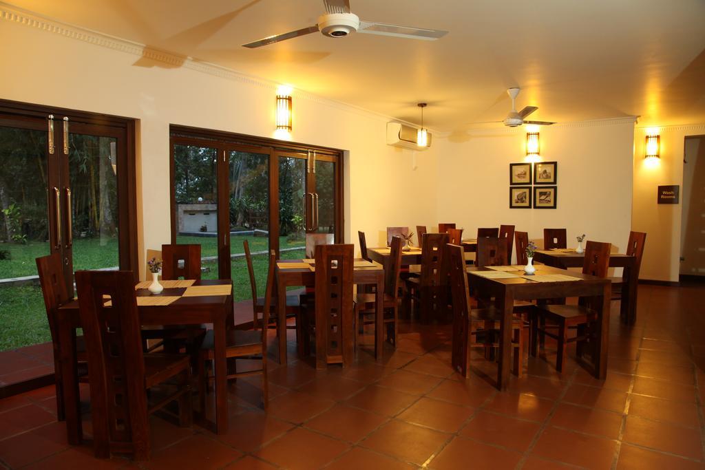 Oreeka - Katunayake Airport Transit Hotels Bagian luar foto