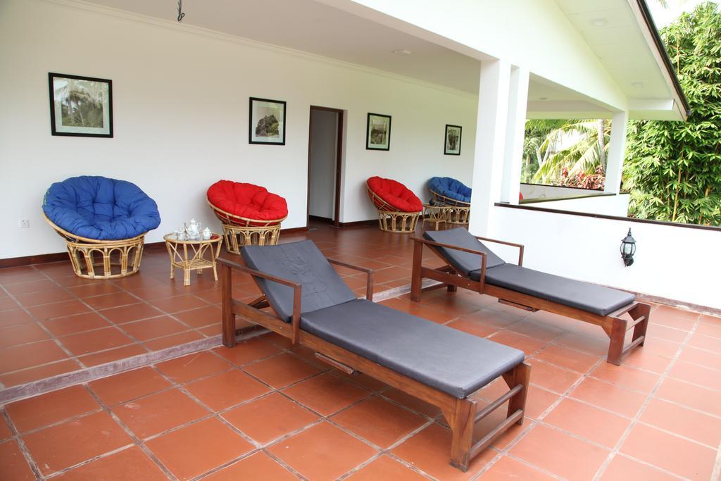 Oreeka - Katunayake Airport Transit Hotels Bagian luar foto