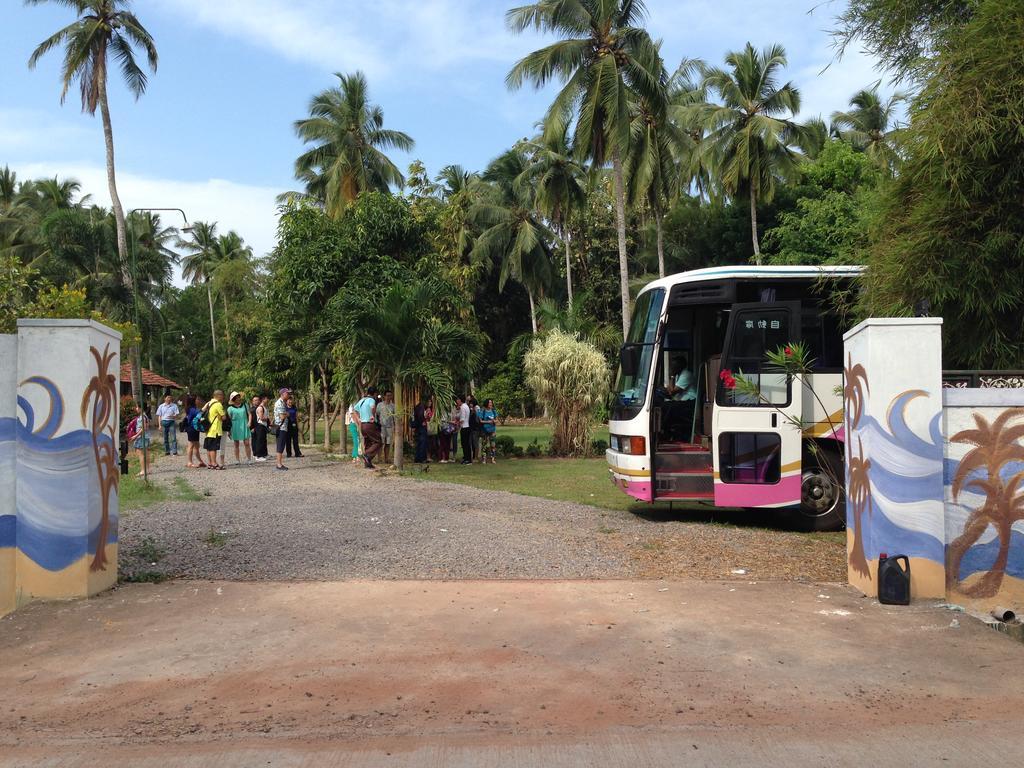 Oreeka - Katunayake Airport Transit Hotels Bagian luar foto