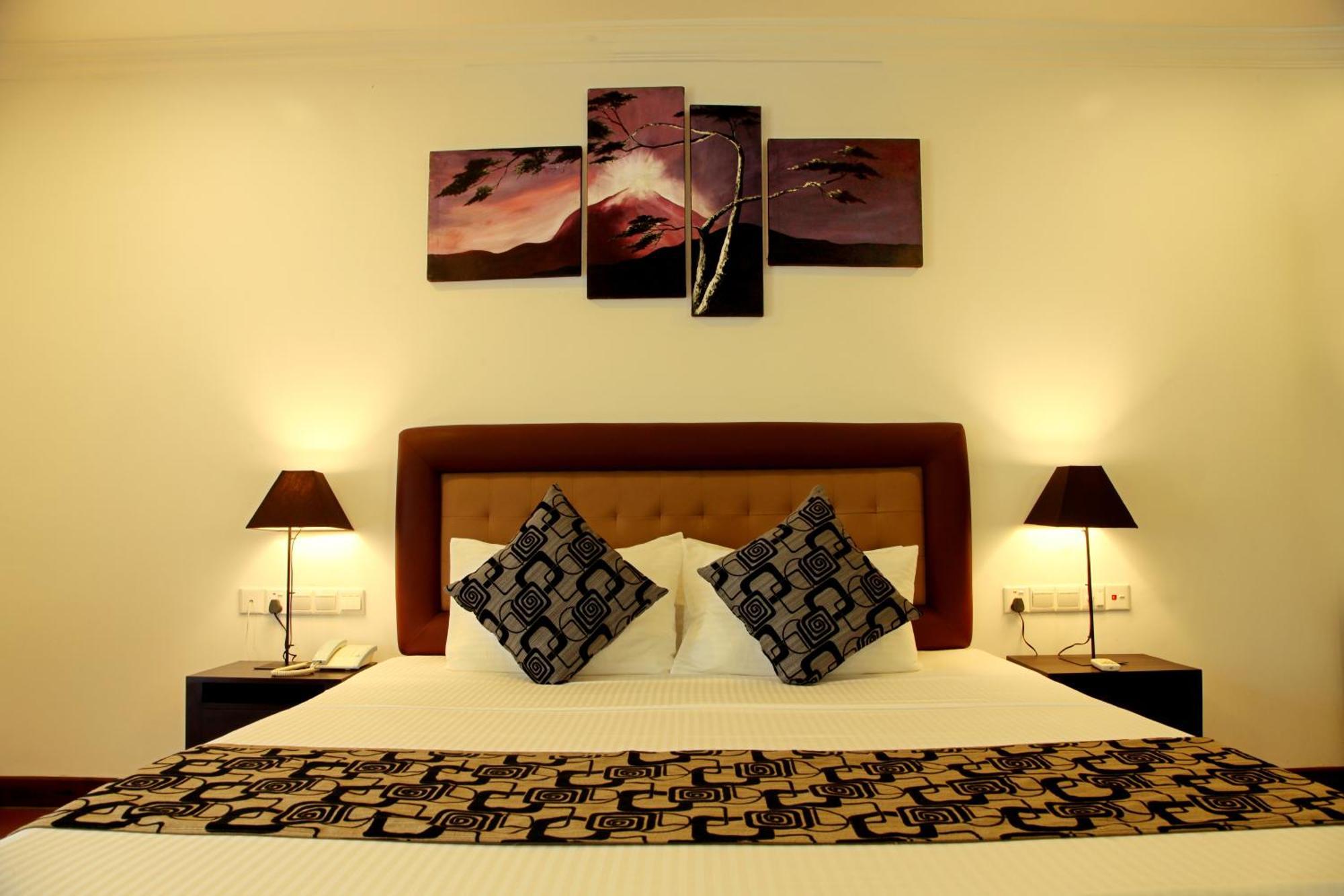 Oreeka - Katunayake Airport Transit Hotels Bagian luar foto