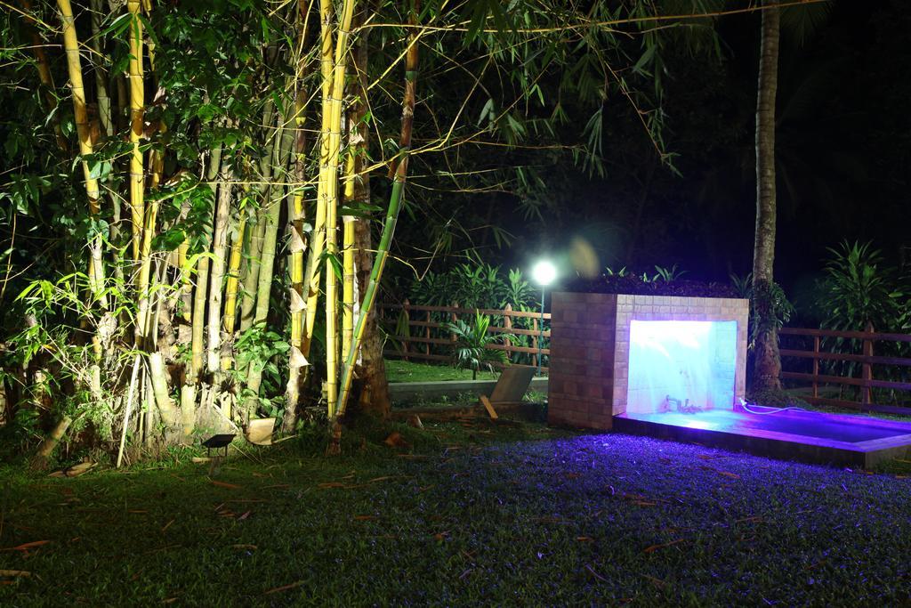 Oreeka - Katunayake Airport Transit Hotels Bagian luar foto
