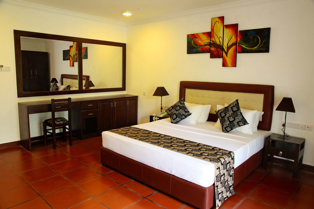 Oreeka - Katunayake Airport Transit Hotels Bagian luar foto