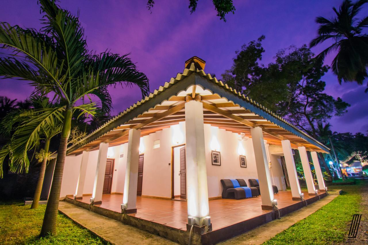 Oreeka - Katunayake Airport Transit Hotels Bagian luar foto