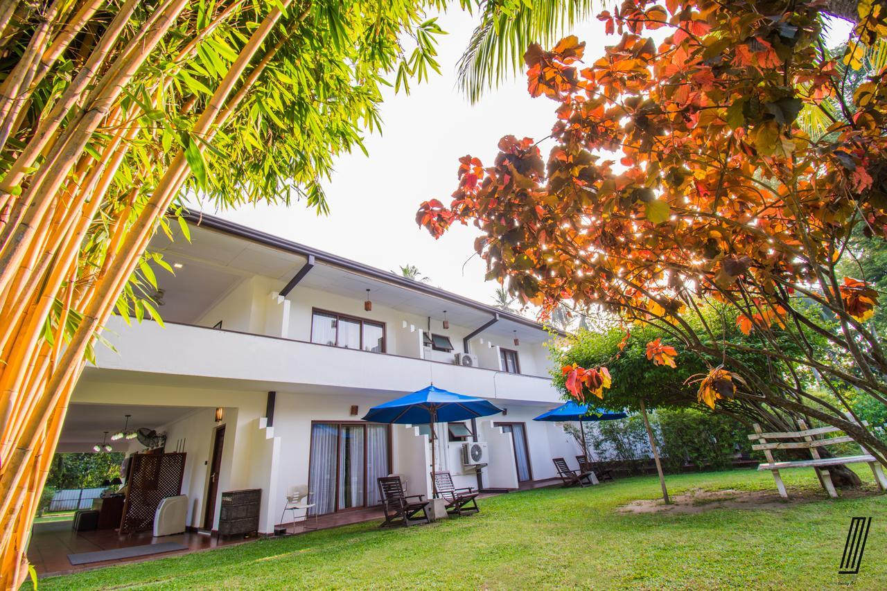 Oreeka - Katunayake Airport Transit Hotels Bagian luar foto