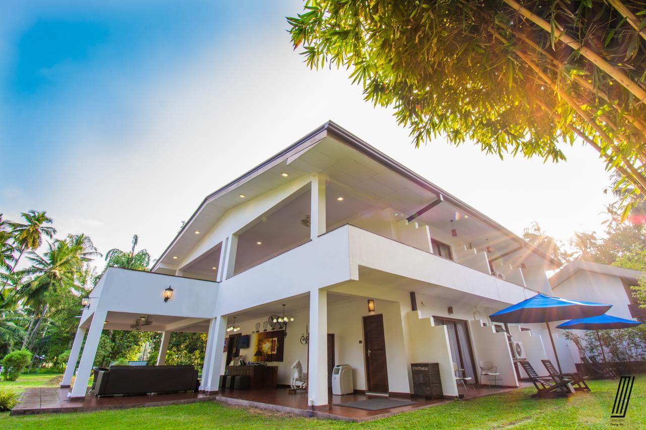 Oreeka - Katunayake Airport Transit Hotels Bagian luar foto