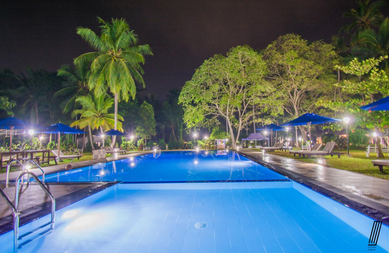 Oreeka - Katunayake Airport Transit Hotels Bagian luar foto