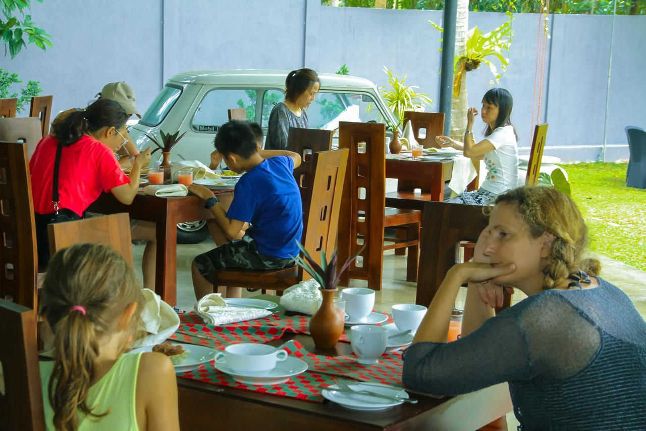 Oreeka - Katunayake Airport Transit Hotels Bagian luar foto