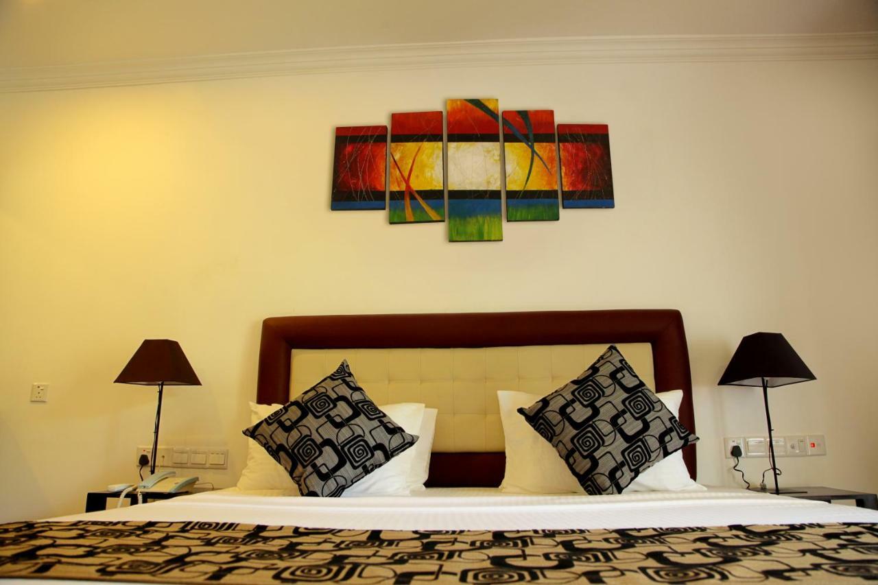 Oreeka - Katunayake Airport Transit Hotels Bagian luar foto